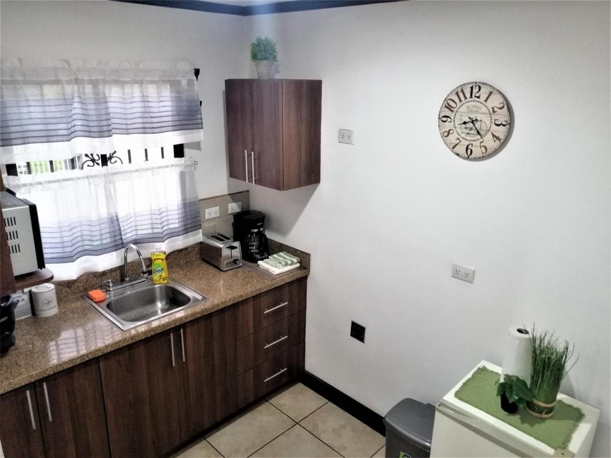Kubo Private 2 Bedrooms 5 Mins Sjo Airport With Ac Apartment Alajuela