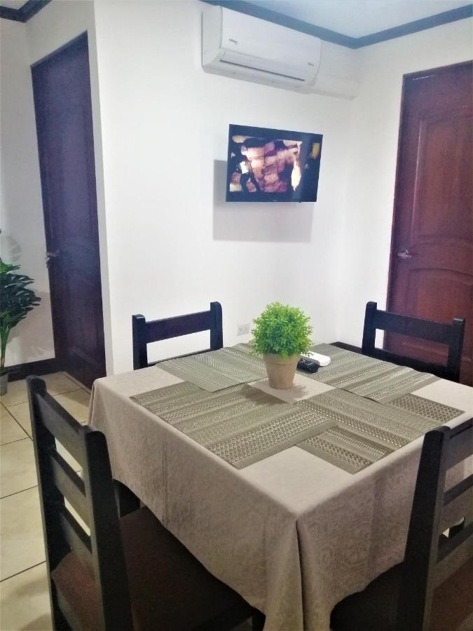 Kubo Private 2 Bedrooms 5 Mins Sjo Airport With Ac * Alajuela