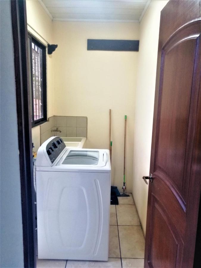 Kubo Private 2 Bedrooms 5 Mins Sjo Airport With Ac * Alajuela